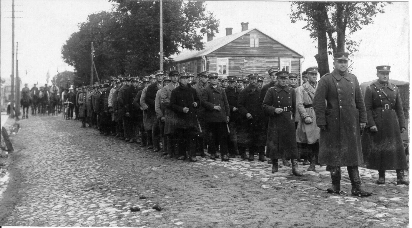 Petras Ločeris, Biržų XVIII šaulių rinktinės eisena Pasvalio gatve