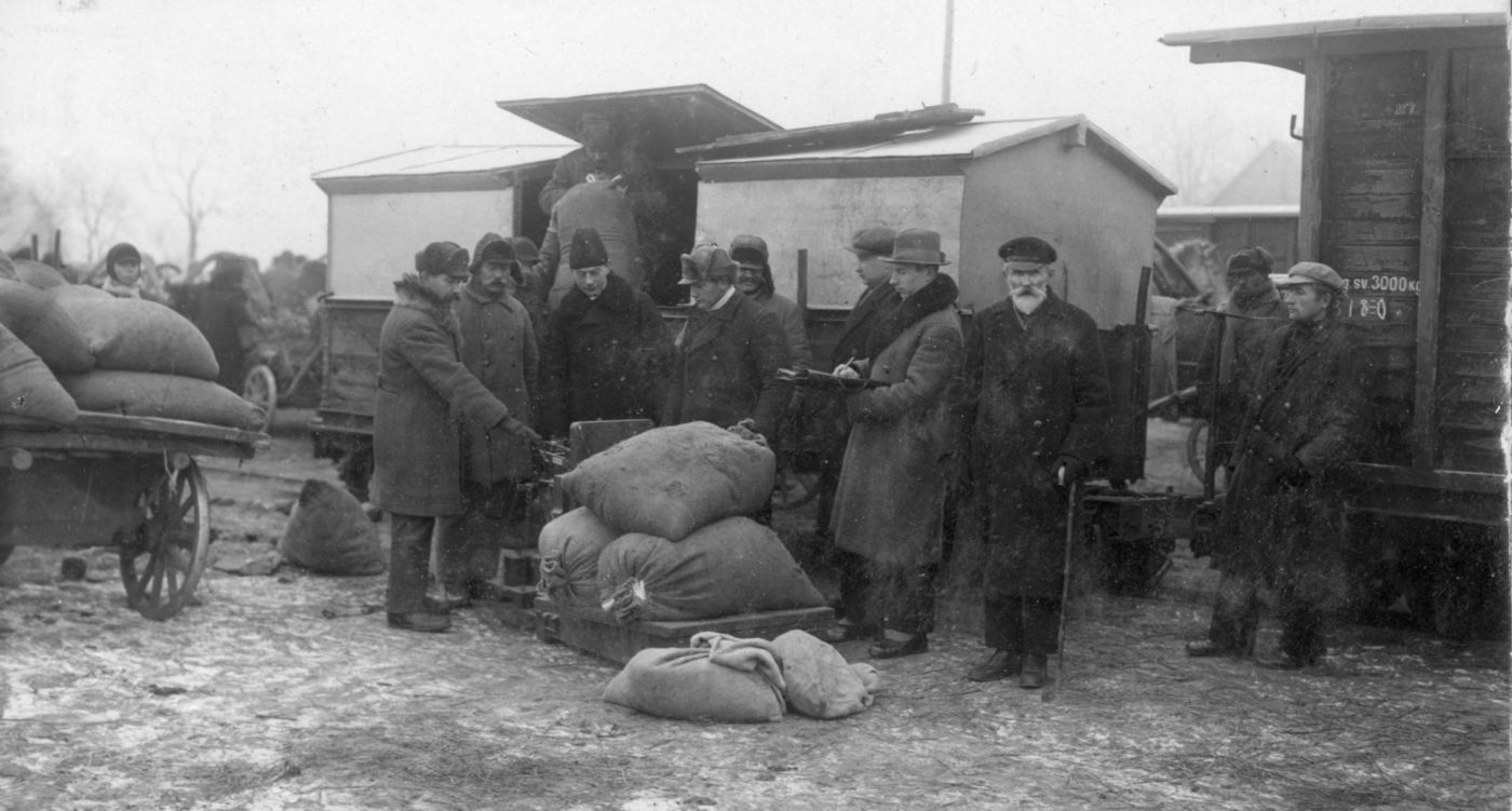 Petras Ločeris, Šiaurės Lietuvai šelpti javų dalinimo punktas Biržų geležinkelio stotyje