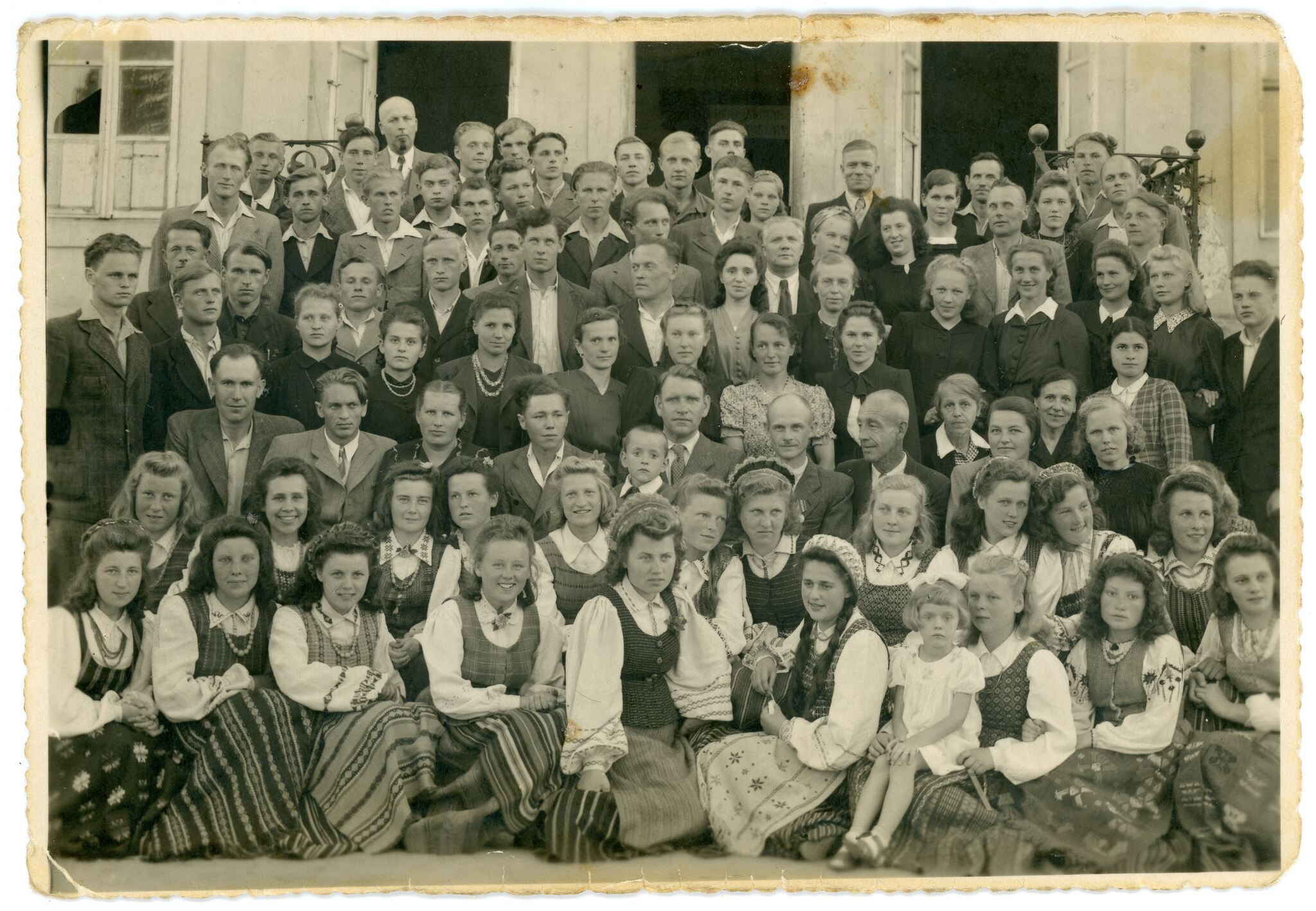 Nežinomas autorius, 1947 m. abiturientų laida prie Kelmės dvaro