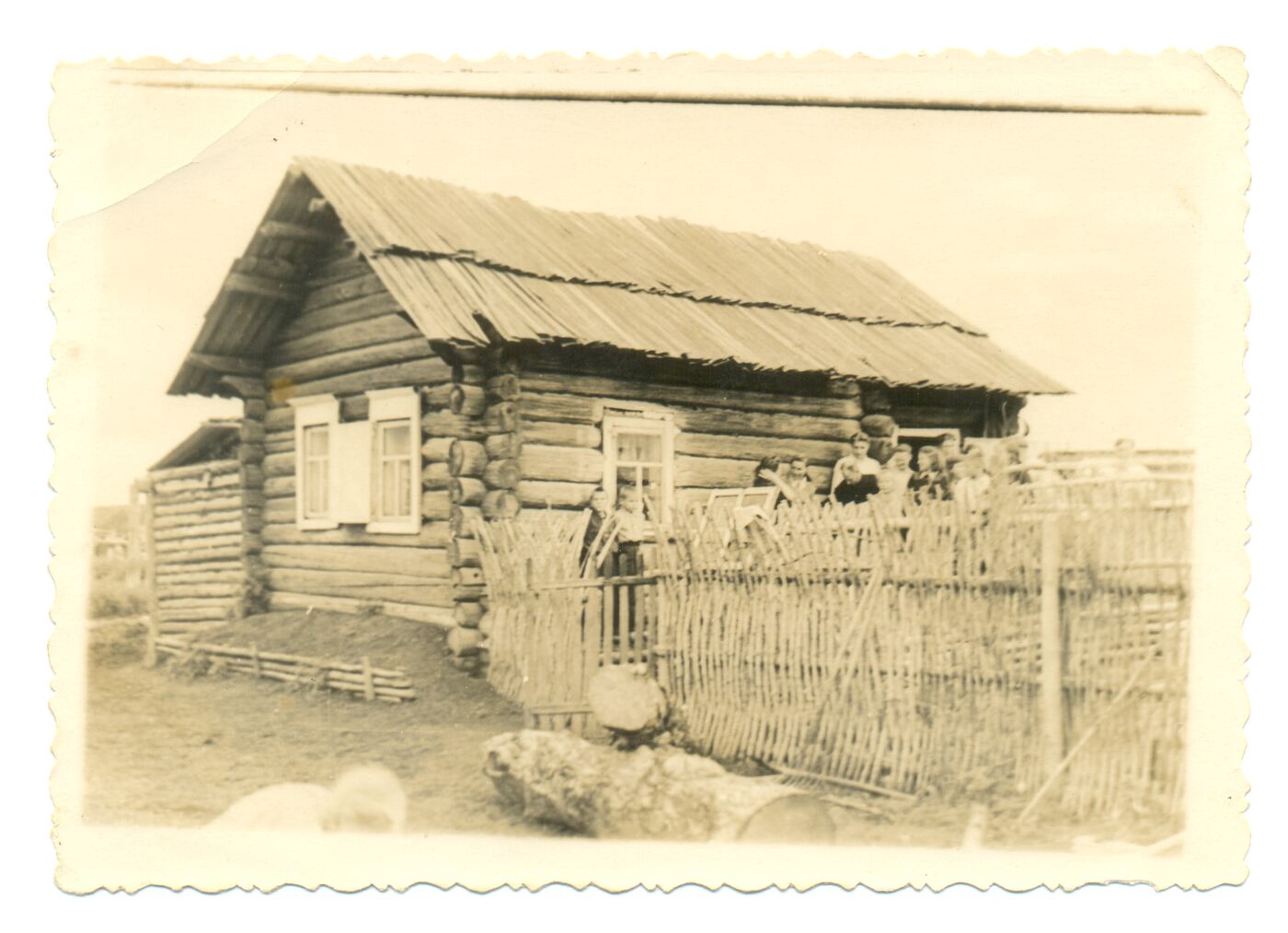 Nežinomas fotografas, Tremtinių Juškų šeimos namas Sibire. Irkutsko sr.