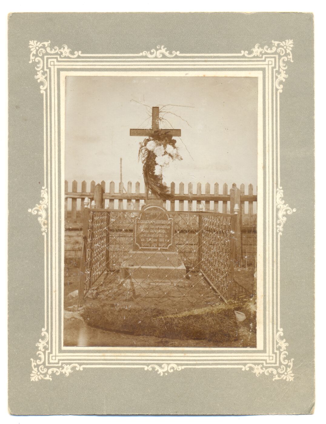 Nežinomas fotografas, Kazimiero Pluščiauskio kapas (1850–1909)