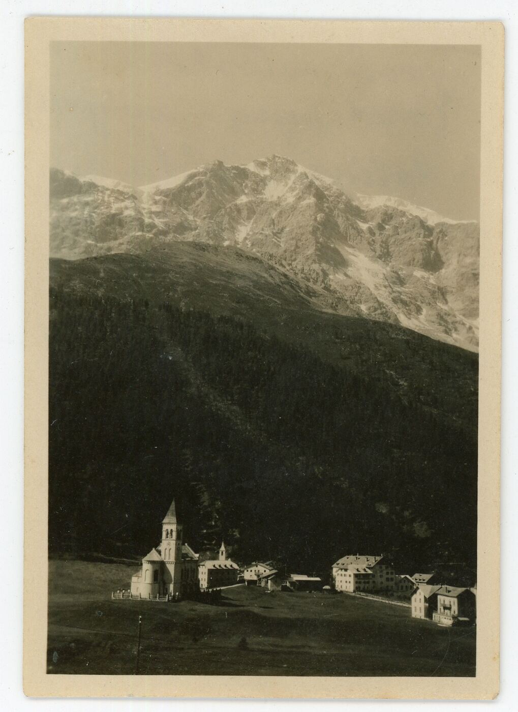 Nežinomas fotografas, Šv. Gertrūdos bažnyčia Alpėse