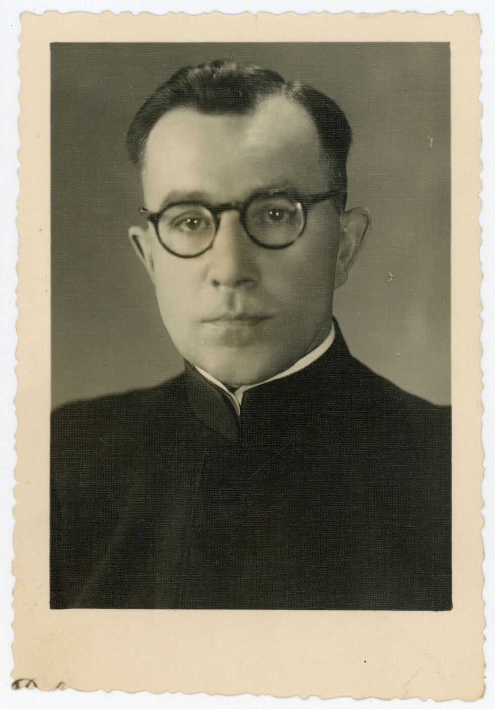 Nežinomas fotografas, Kunigas Alfonsas Razvila