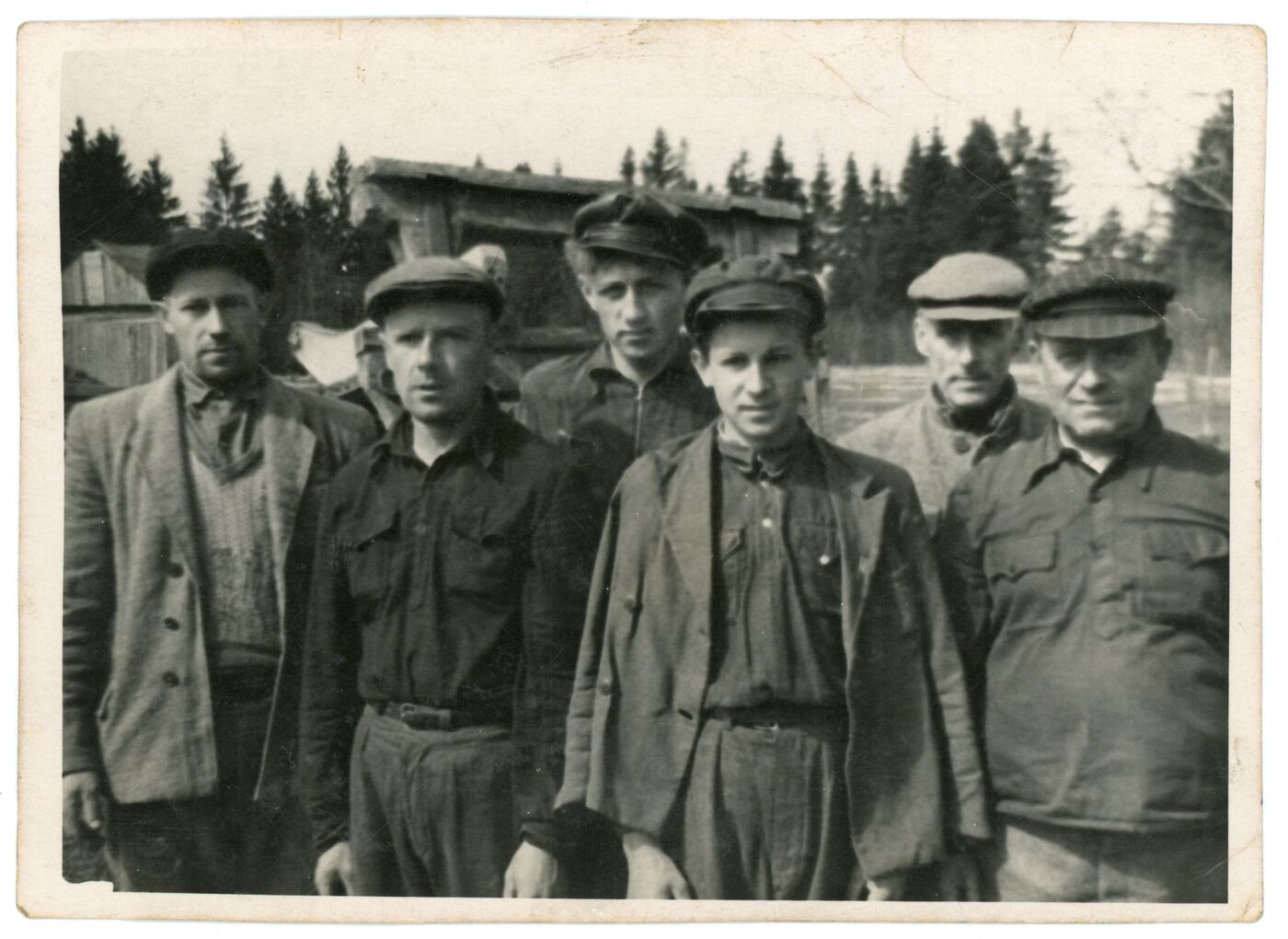 Nežinomas fotografas, „Naujosios vagos“ kolūkiečiai
