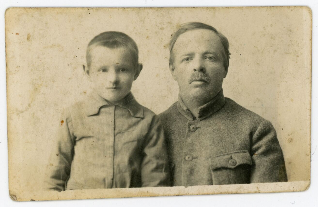 Nežinomas fotografas, Zigmas Gruževskis su sūnumi Liudviku