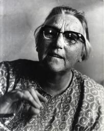 [Ieva Simonaitytė] : [portretinė nuotrauka]