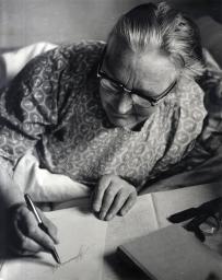 [Ieva Simonaitytė Priekulėje] : [pavienė nuotrauka]