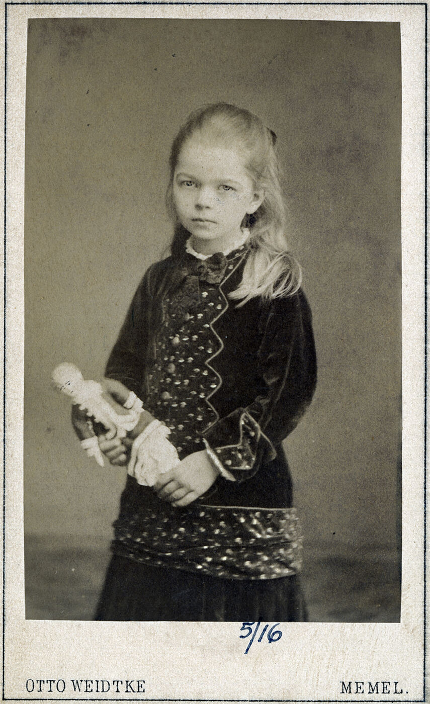 Otto Weidtke, Mergaitės su lėle portretas