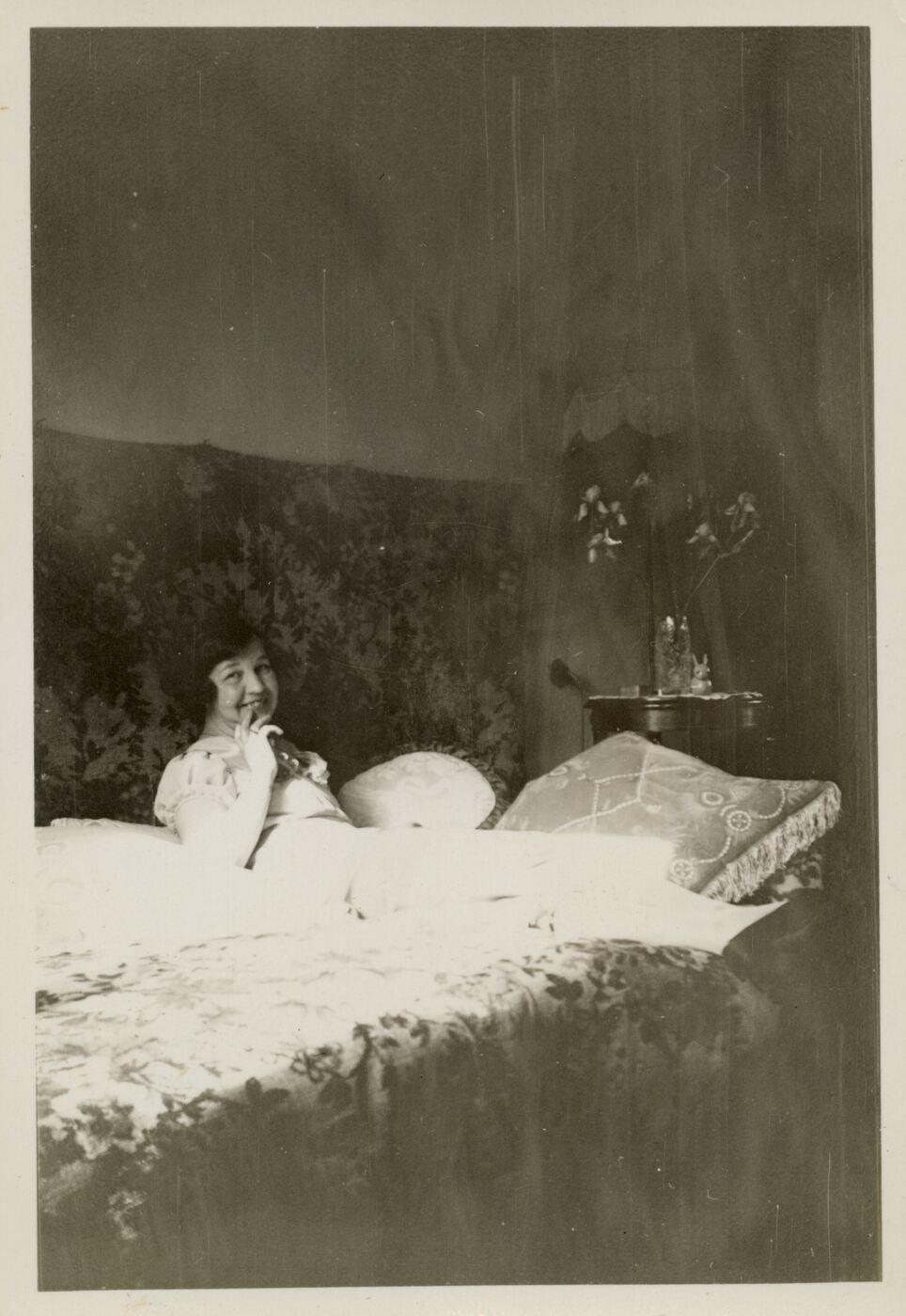 Nežinomas fotografas, Honorata Ivanauskienė poilsio kambaryje