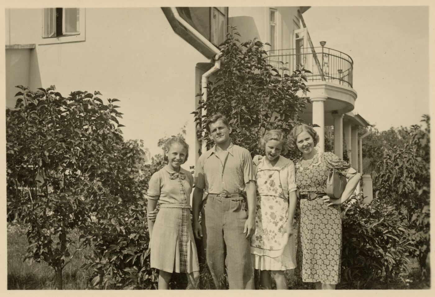 Nežinomas fotografas, Honoratos Ivanauskienės brolio šeima Obelynėje