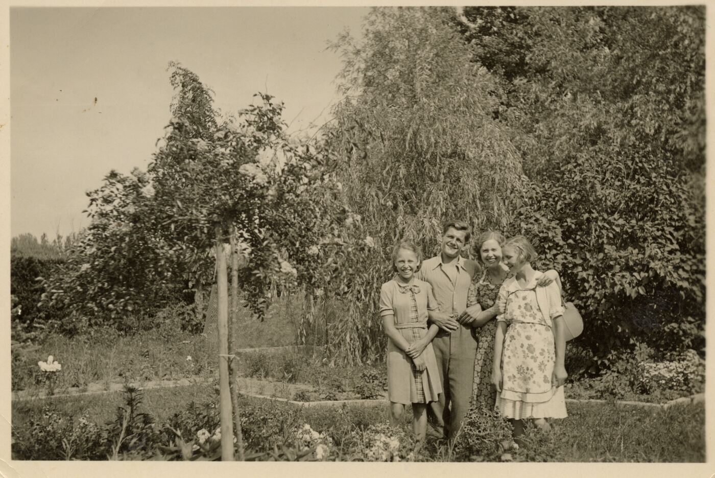 Nežinomas fotografas, Honoratos Ivanauskienės brolio šeima Obelynėje