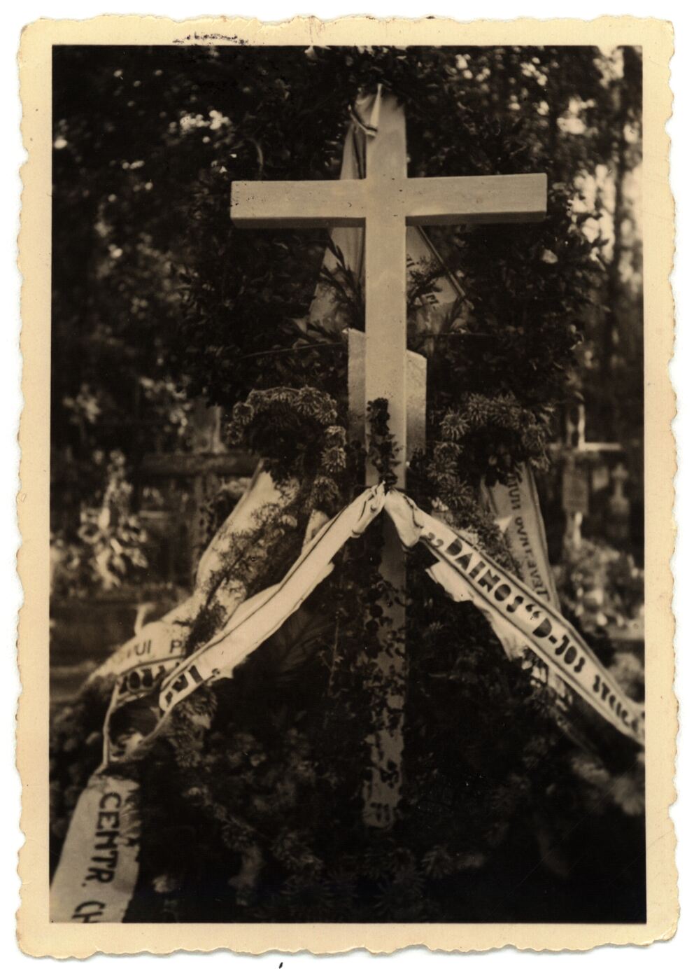 Nežinomas XX a. I p. fotografas, Kompozitoriaus Juozo Naujalio (1869-1934) kapas su kryžiumi