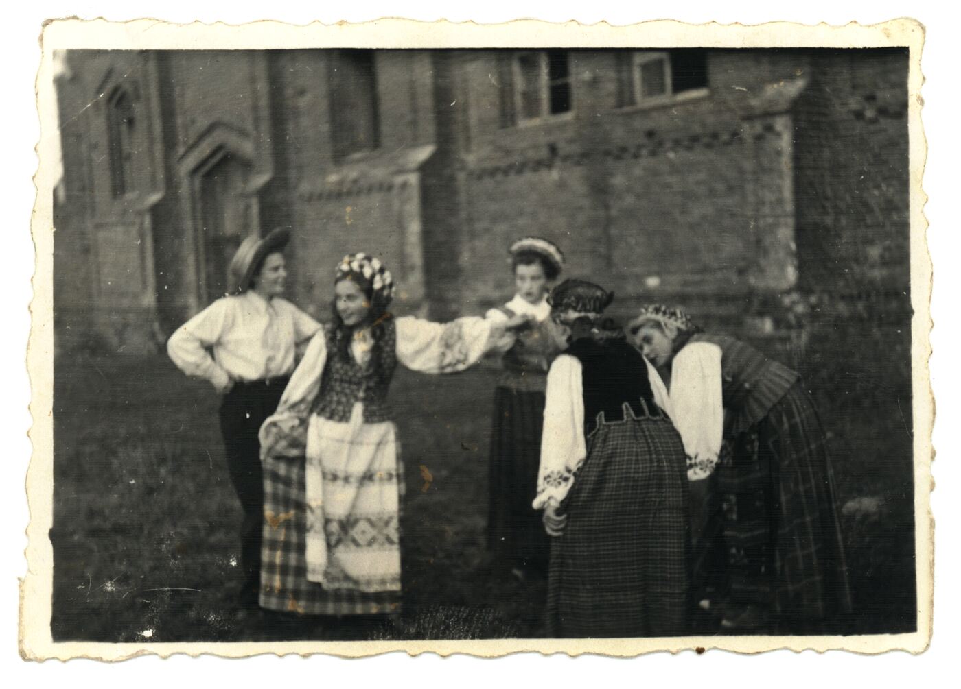 Nežinomas fotografas, Raudondvario moksleivių tautinių šokių kolektyvas
