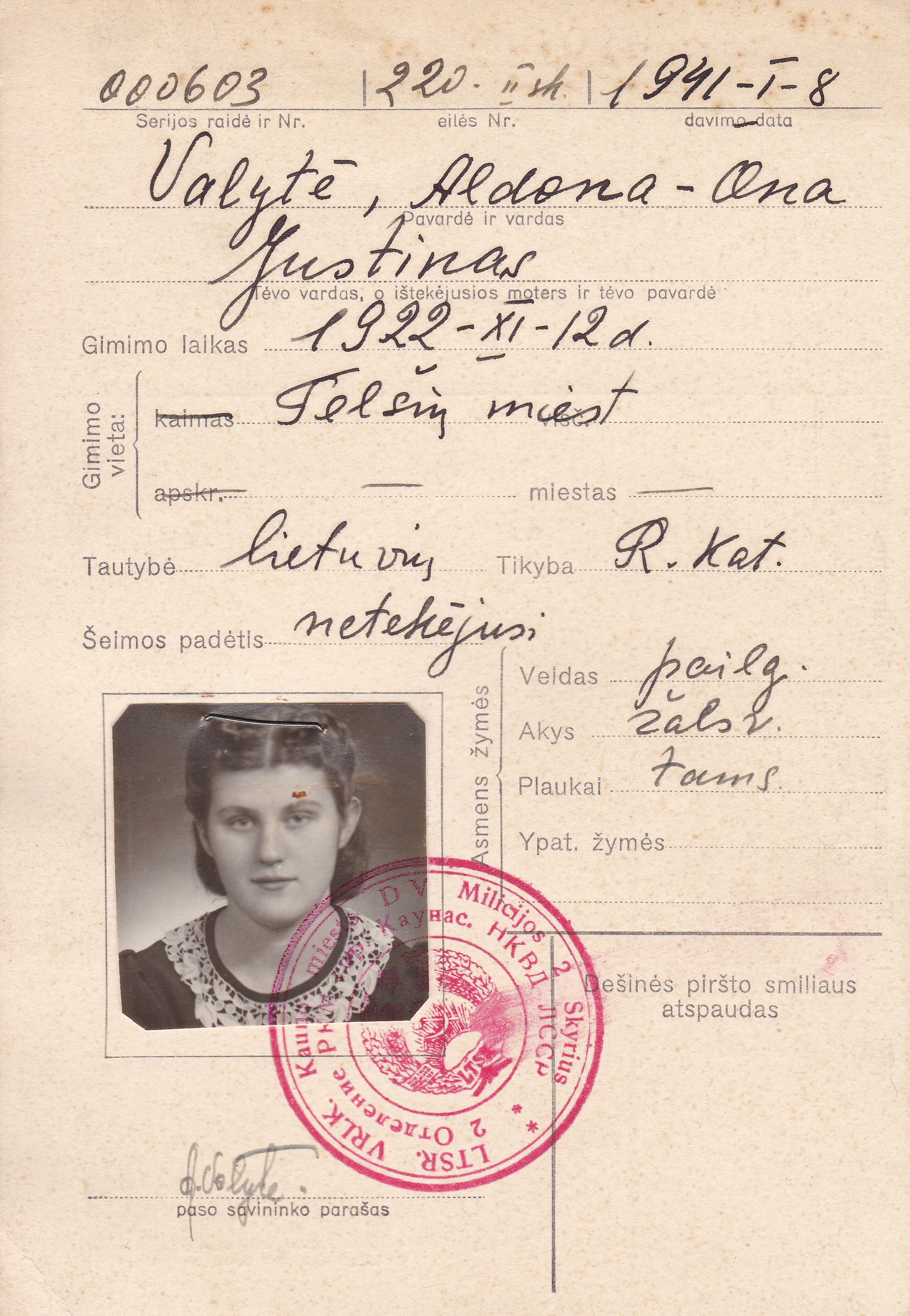 Aldonos Onos Valytės pasas su portretu, išduotas 1941 m. sausio 8 d.