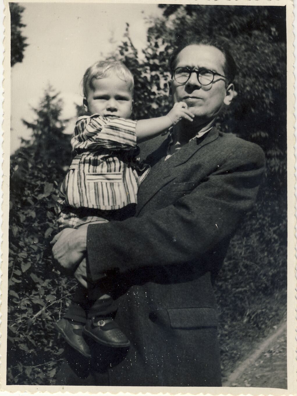 Nežinomas fotografas, Nuotrauka. Vytautas Sirijos Gira su sūnumi