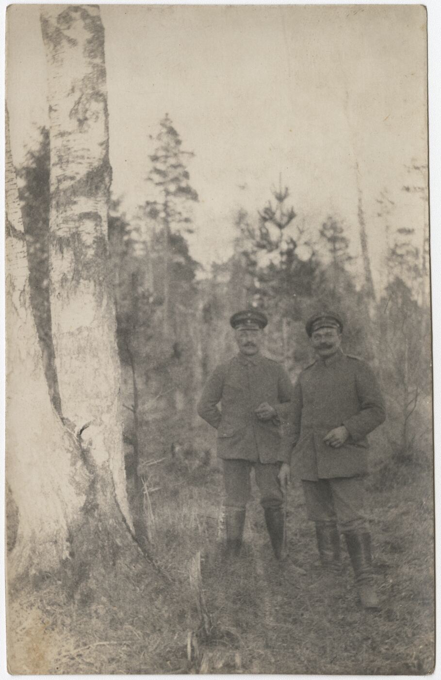 Nežinomas fotografas, Kariškiai miške