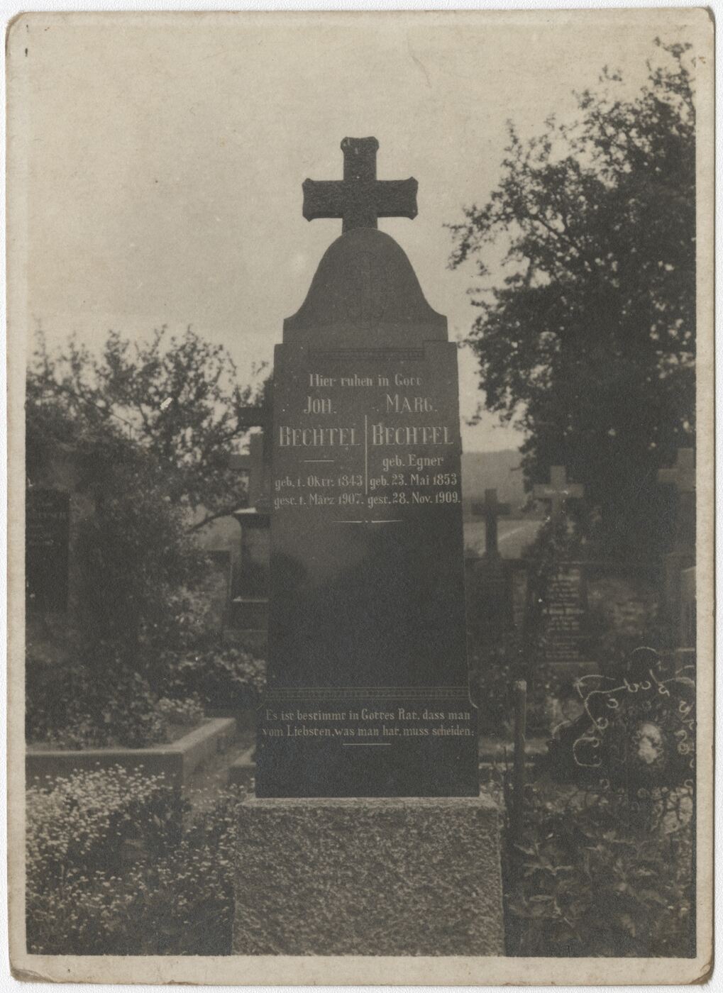 Wilhelm Alb. Bechtel, Bechtelių kapo antkapis
