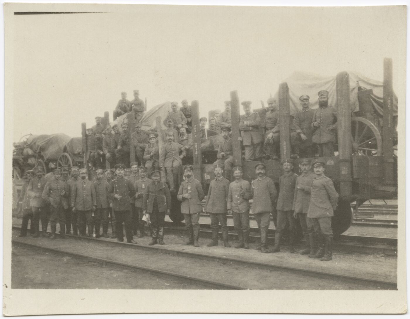 Wilhelm Alb. Bechtel, Bendra karių fotografija šalia krovininio vagono