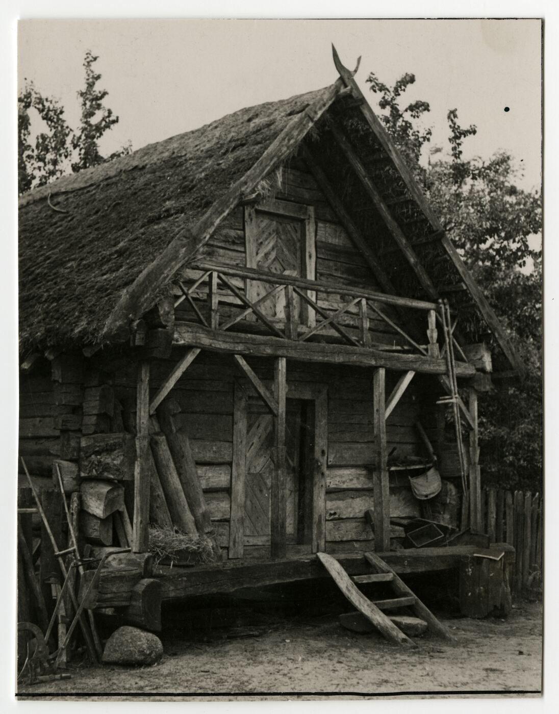 Nežinomas autorius, Klėtis šiaudiniu stogu