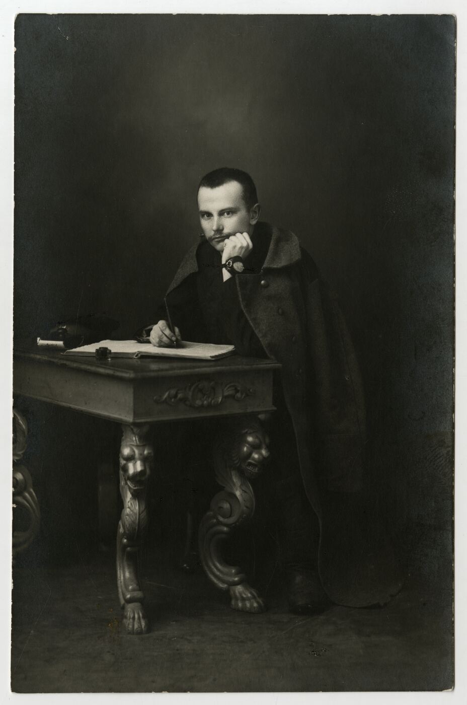 Nežinomas autorius, Ignas Augustinavičius darbo kambaryje