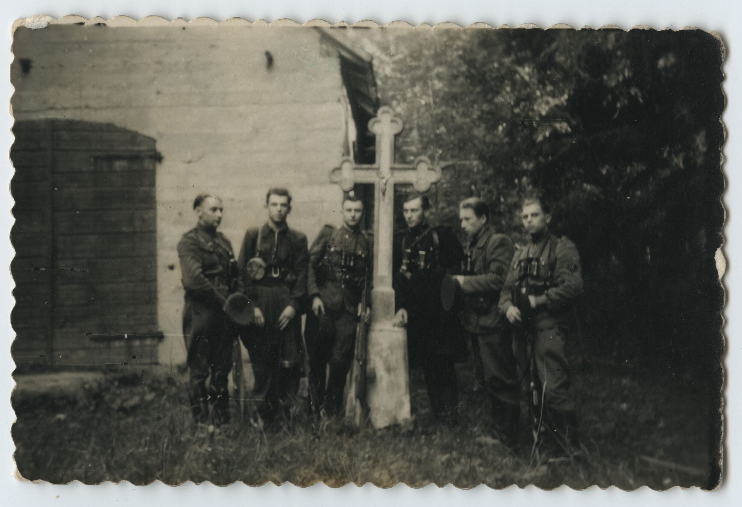 Nežinomas autorius, Partizanai prie Meilaičių koplyčios