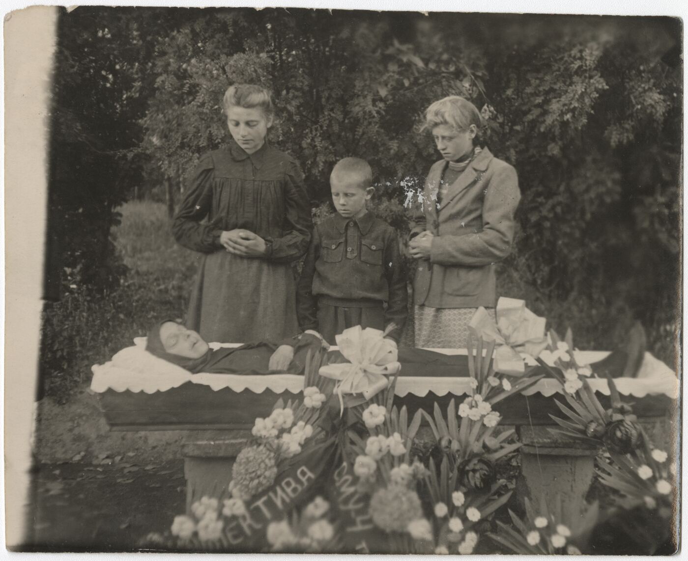 Nežinomas autorius, Tremtinės Burienės laidotuvės