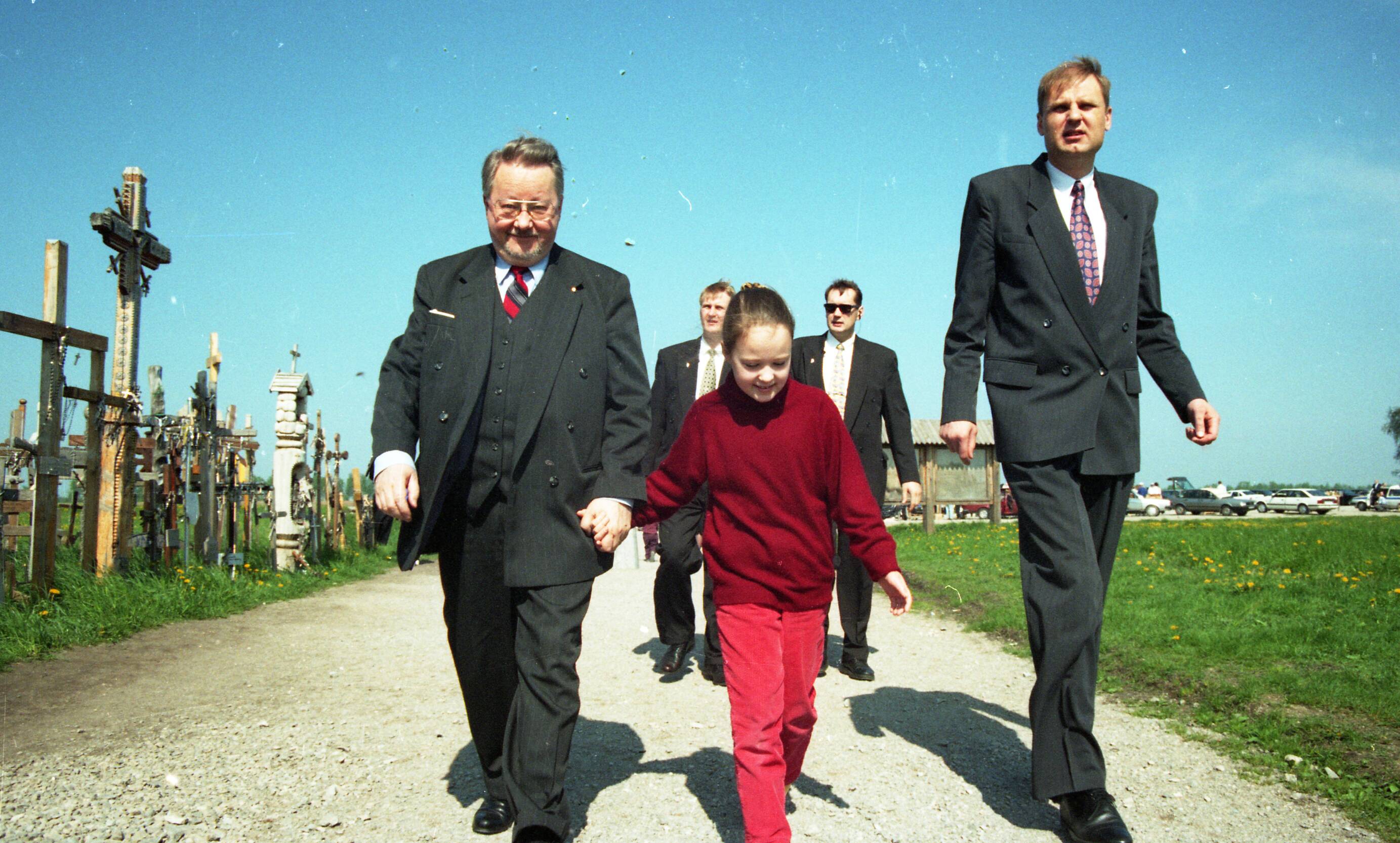 Vytautas Landsbergis Kryžių kalne per Pranciškonų vienuolyno kertinio akmens dėjimo iškilmes, 1998 m.