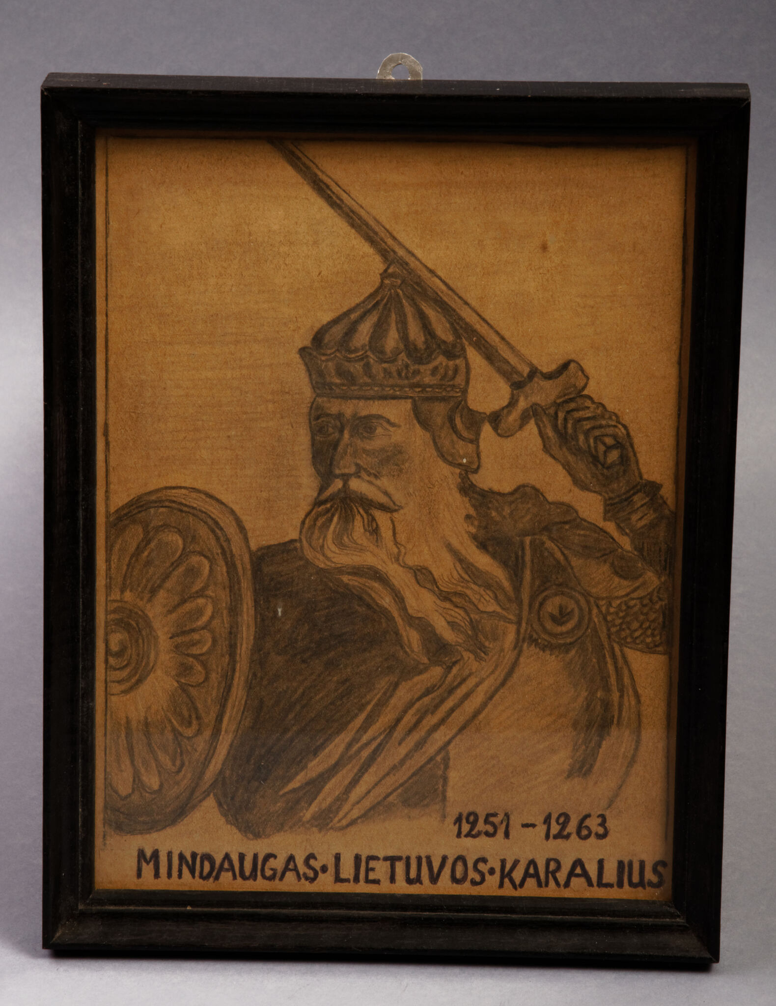 Mindaugo portretas su užrašu „Mindaugas – Lietuvos karalius“