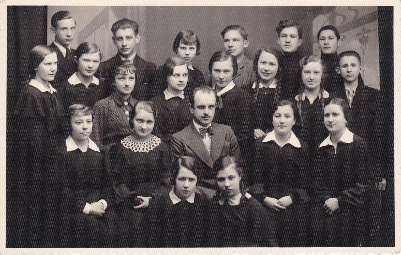 E. Konienė, Tauragės Aukštesniosios Komercijos mokyklos mokiniai