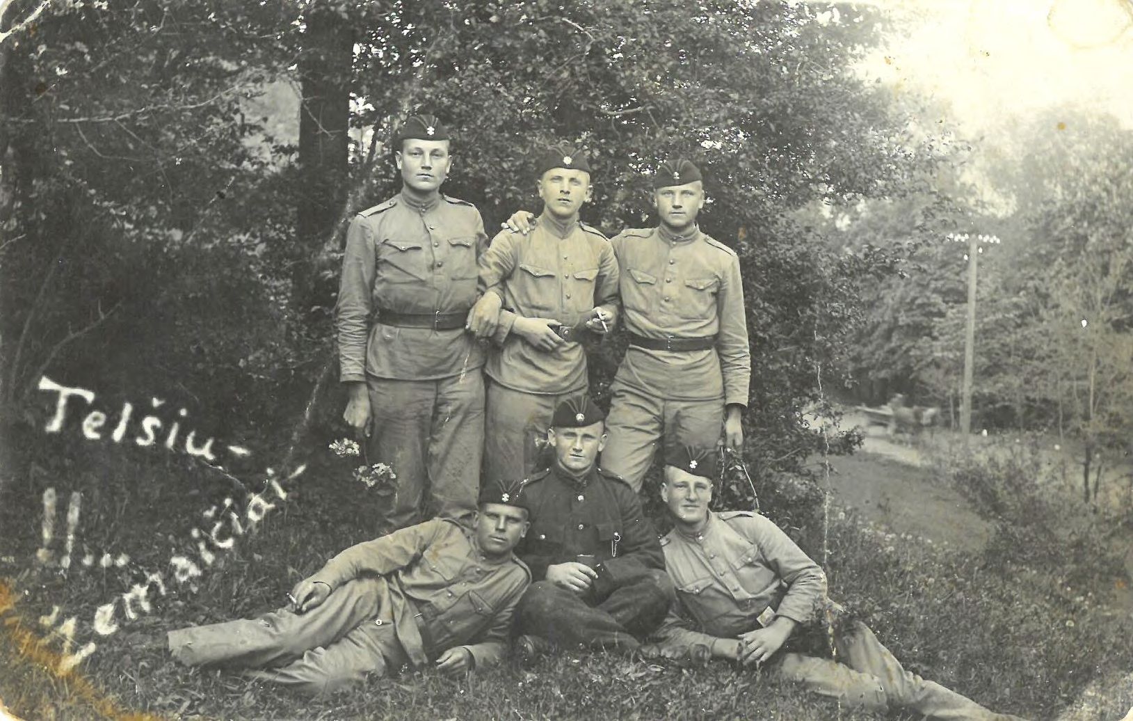 Telšių žemaičiai su kareiviškomis uniformomis