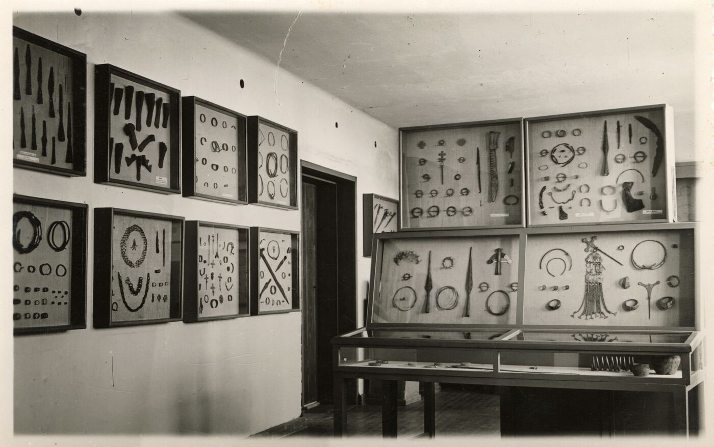 Kazimieras Budginas, Žemaičių muziejaus „Alka“ ekspozicijos vaizdas. Archeologijos stendai