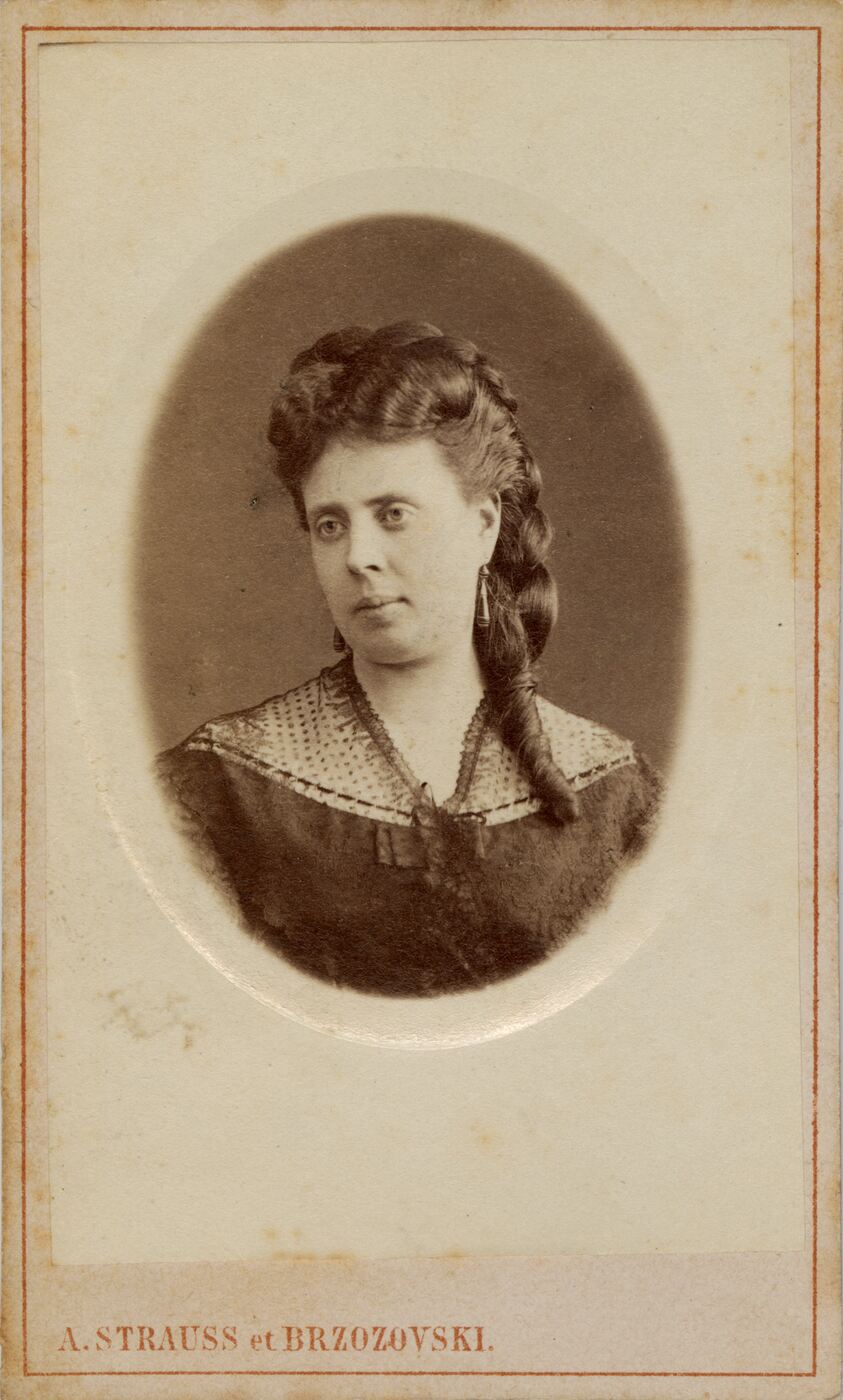 Fotoateljė „A. Štrausas ir J. Bžozovskis“, Moters portretas