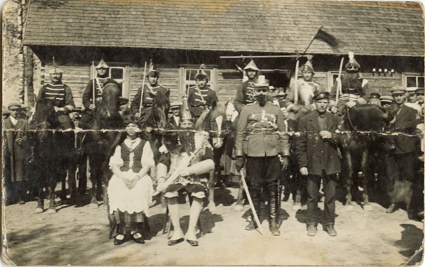 Unknown artist, Žemaičių Kalvarijos saviveiklininkų pastatymo „Kęstutis ir Birutė“ dalyviai